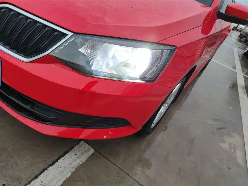 Škoda Fabia 2016 1.4L Automatic Car Enjoy Edition фото 24