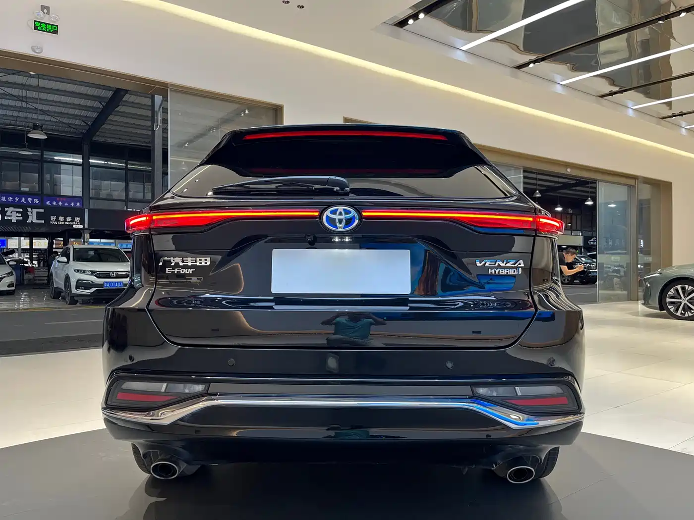 Toyota Venza 2022 Dual Engine 2.5L CVT 4WD Supreme фото 5