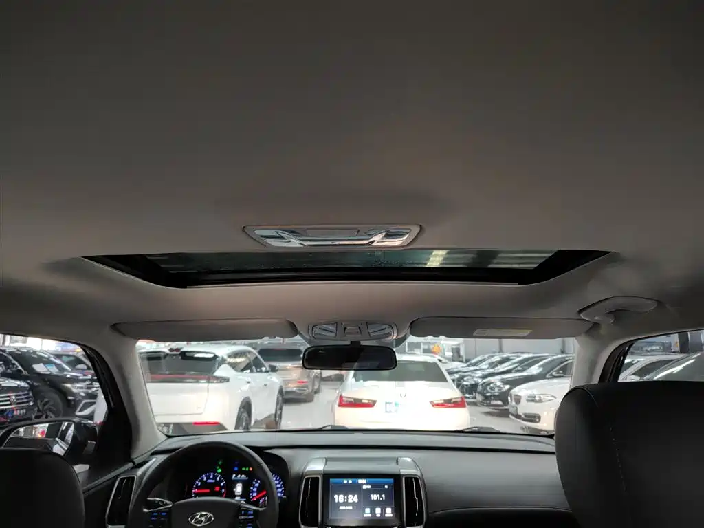 Hyundai Beijing Hyundai ix35 2019 2.0L Automatic 2WD Zhiyong·Smooth Enjoy China VI фото 18