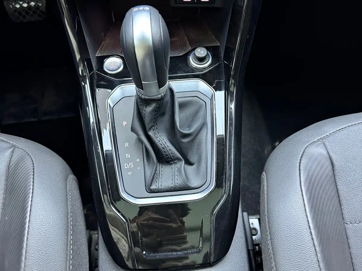 VOLKSWAGEN T ROC EXPLORING SONGS