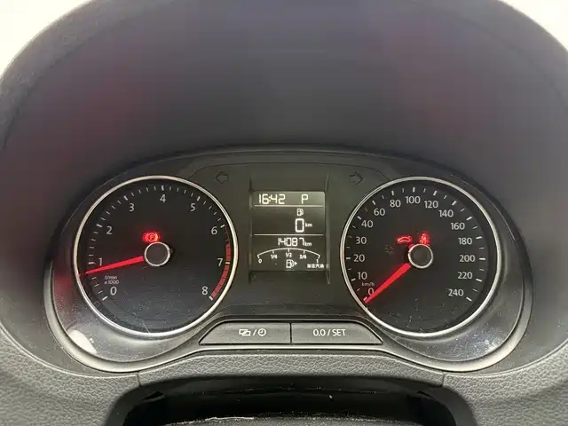 Volkswagen Polo 2018 1.5L Automatic Luxury фото 9
