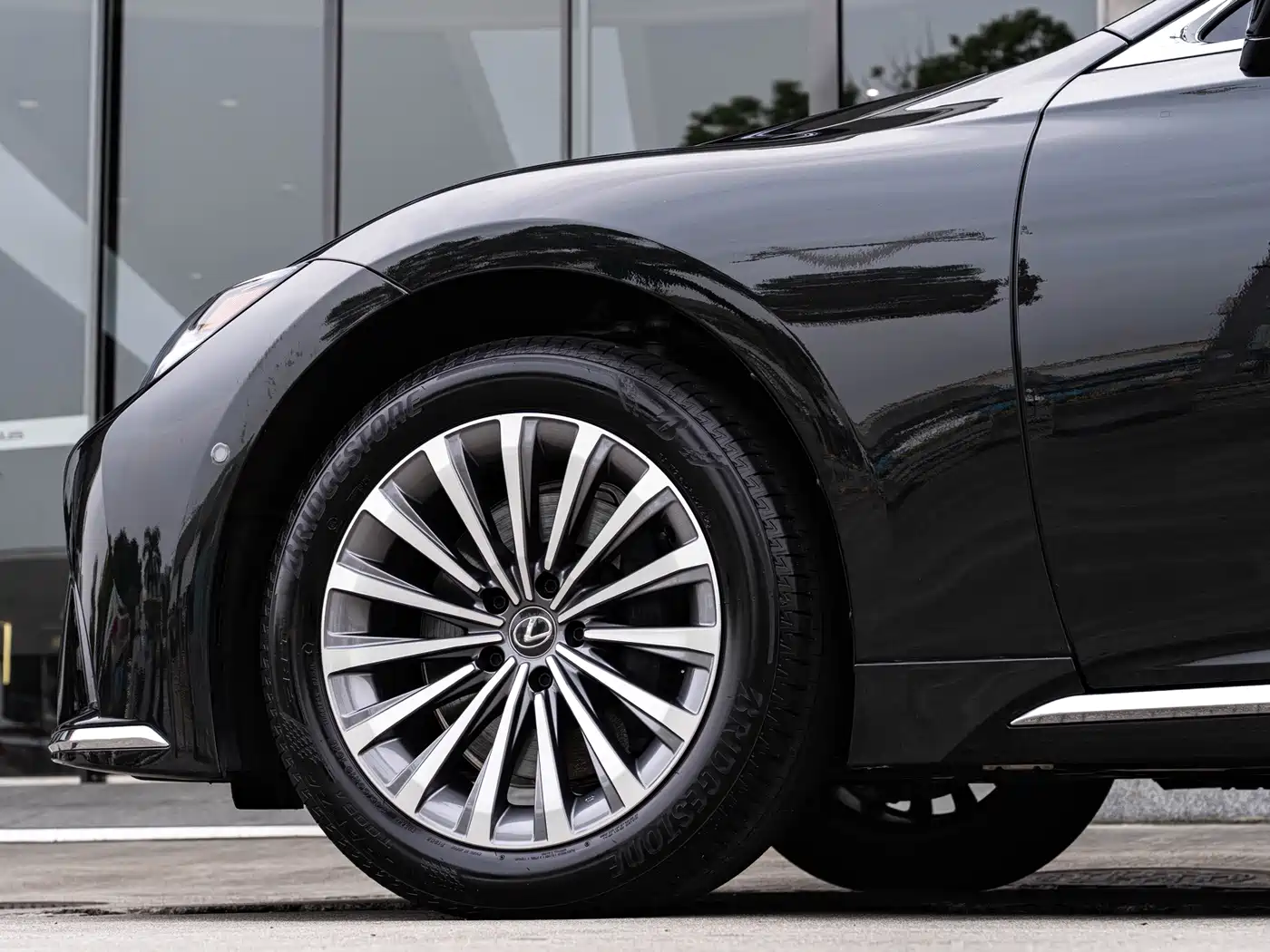 Lexus LS 2025 2024 Model 500h Luxury Edition
