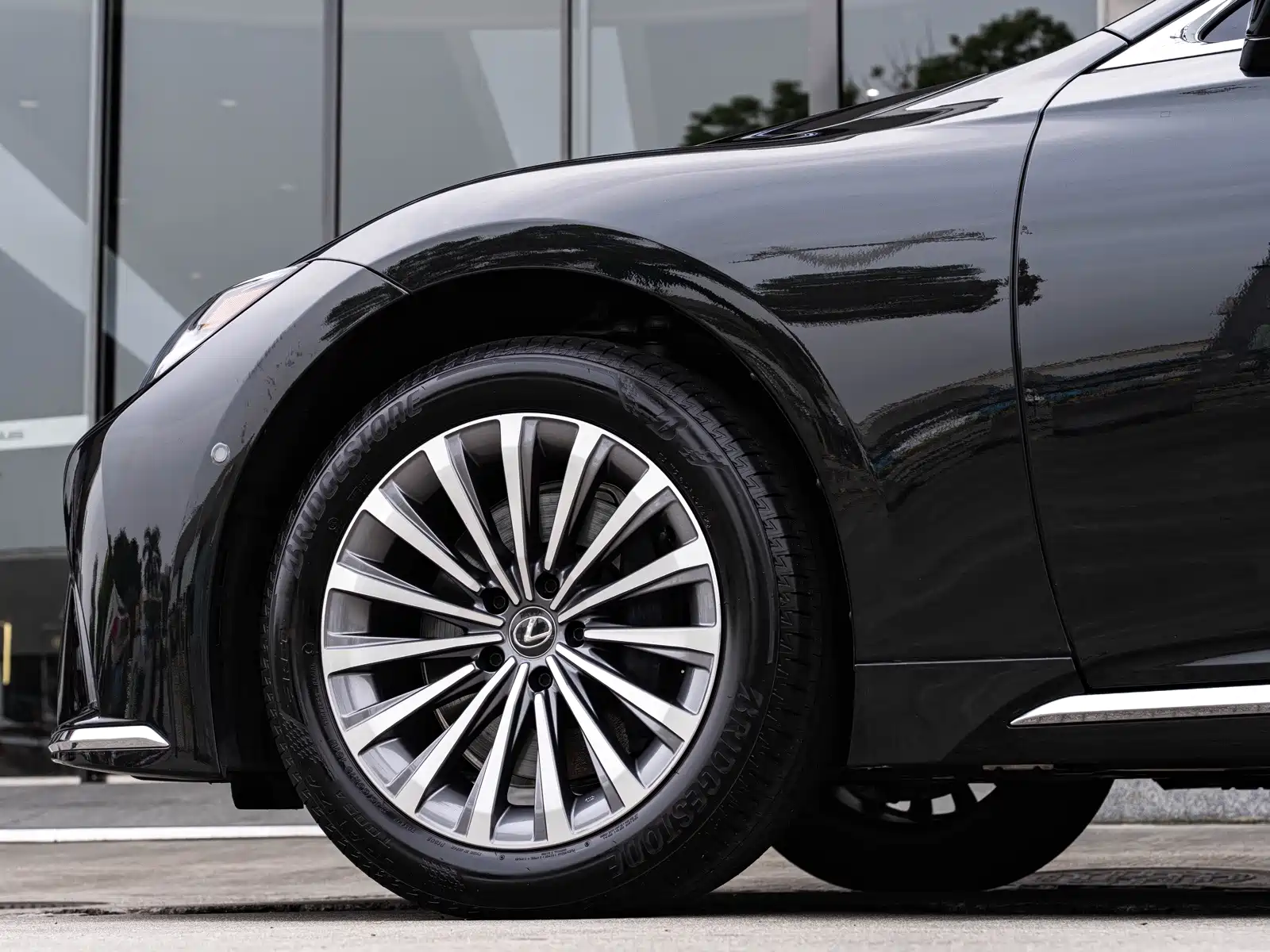 Фото 8 - Lexus LS