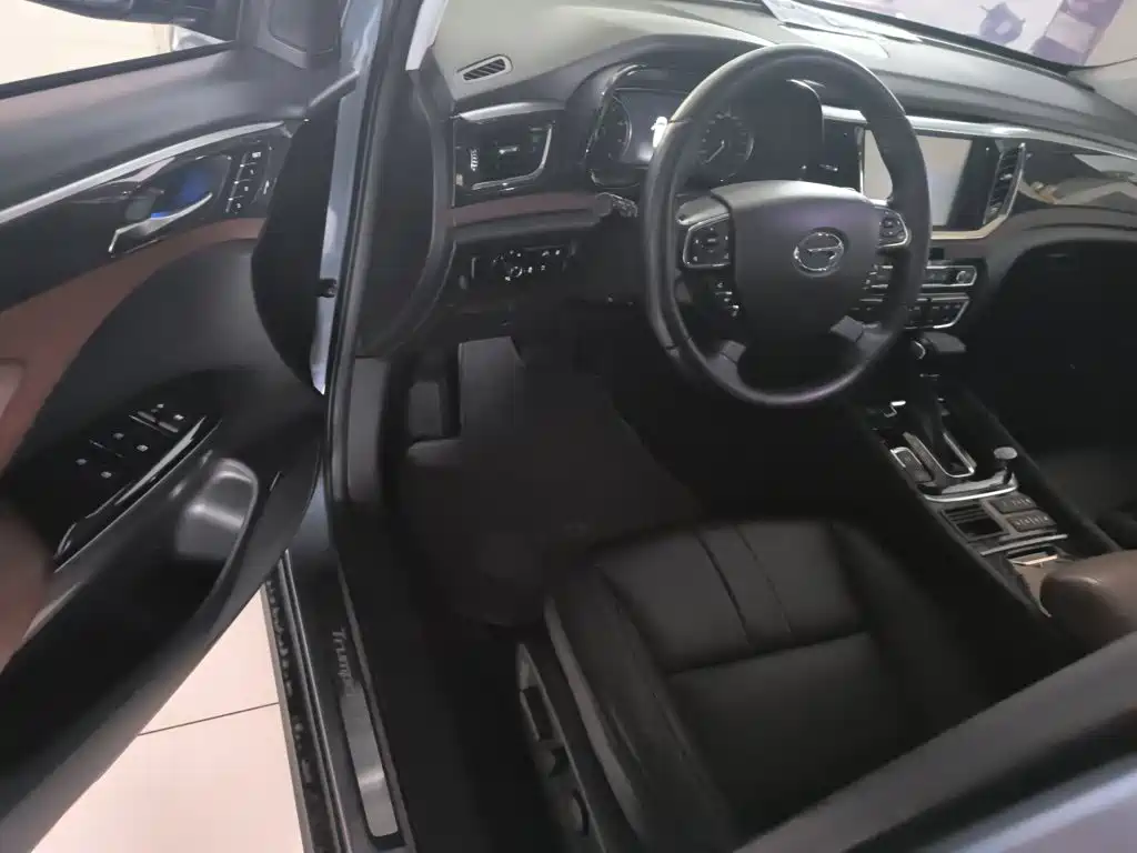 GAC Trumpchi Trumpchi GS8 2017 2017 320T 2WD Luxury Smart Connect (7-seater)