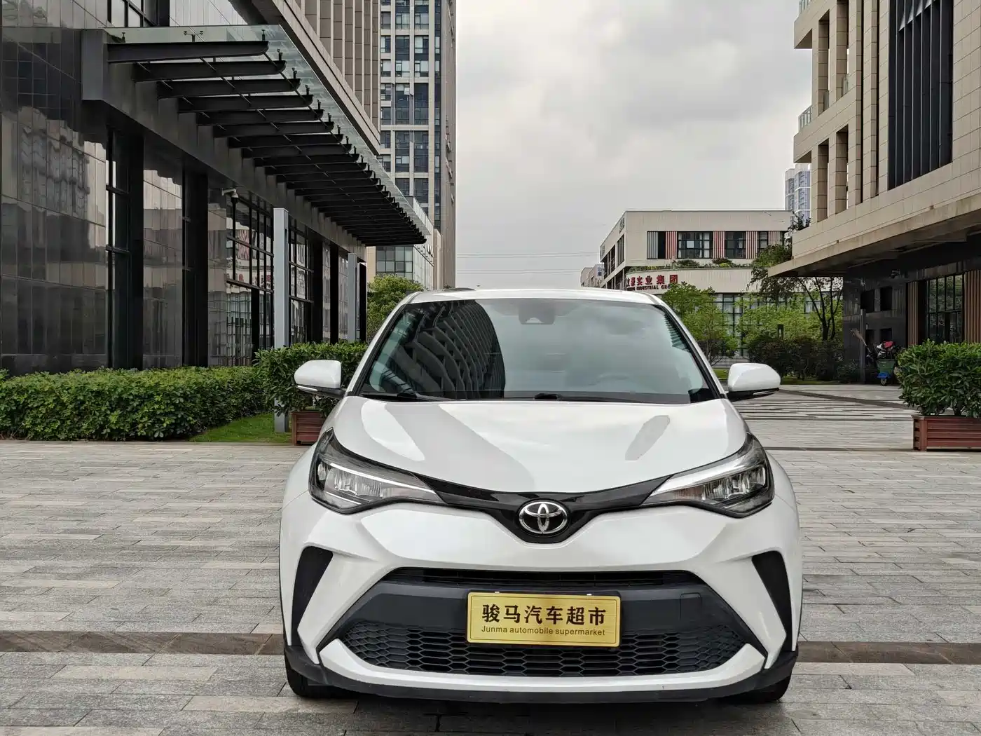 Toyota C-HR 2021 2.0L Comfort Edition фото 2