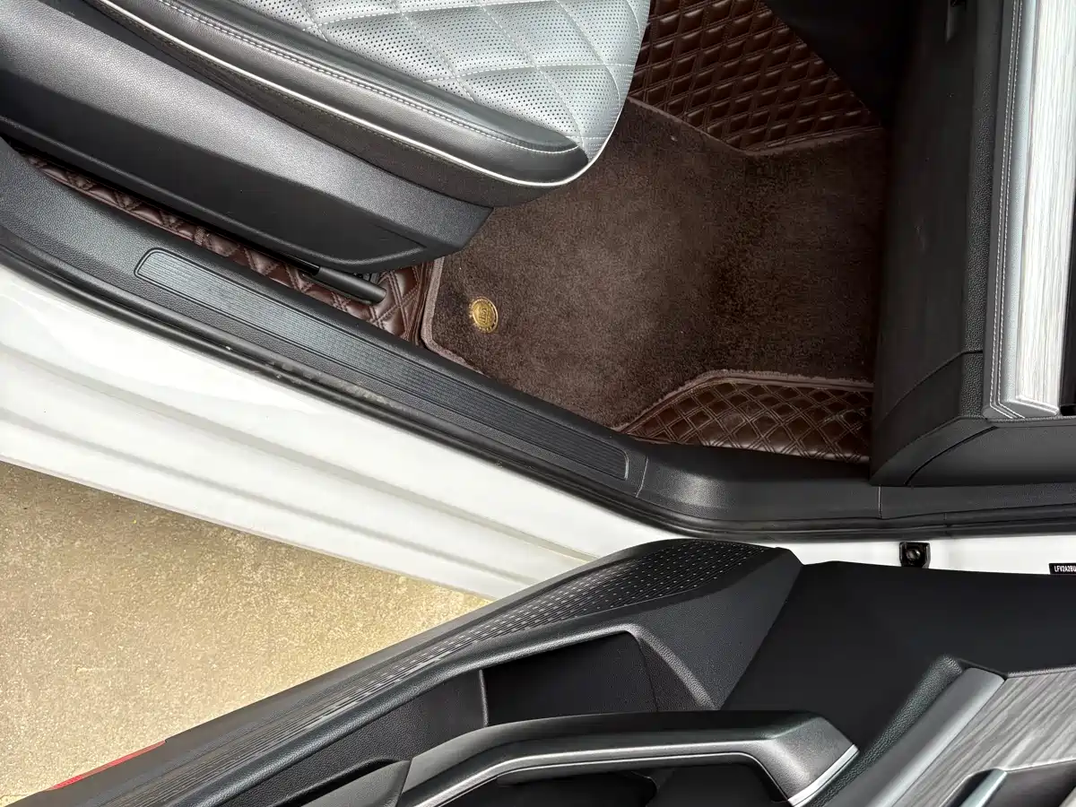 Volkswagen Sagitar 2023 300TSI DSG Surpassing Edition фото 16