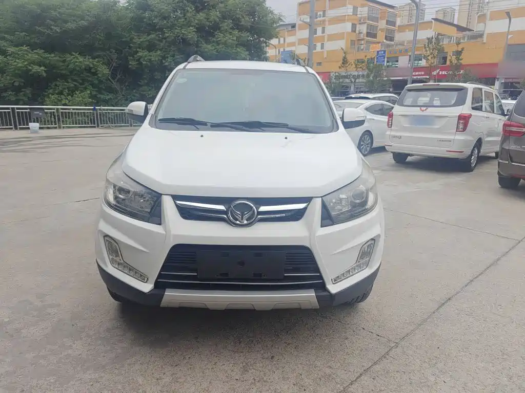 BAIC Huansu S3 2015 2014 1.5L Comfort (China IV)