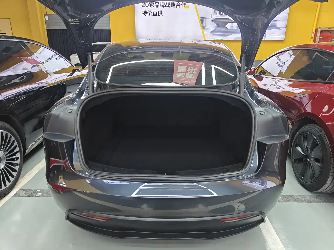 TESLA MODEL 3