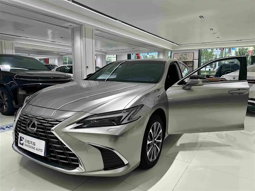 Lexus ES 2026 2025 200 Ultimate Edition