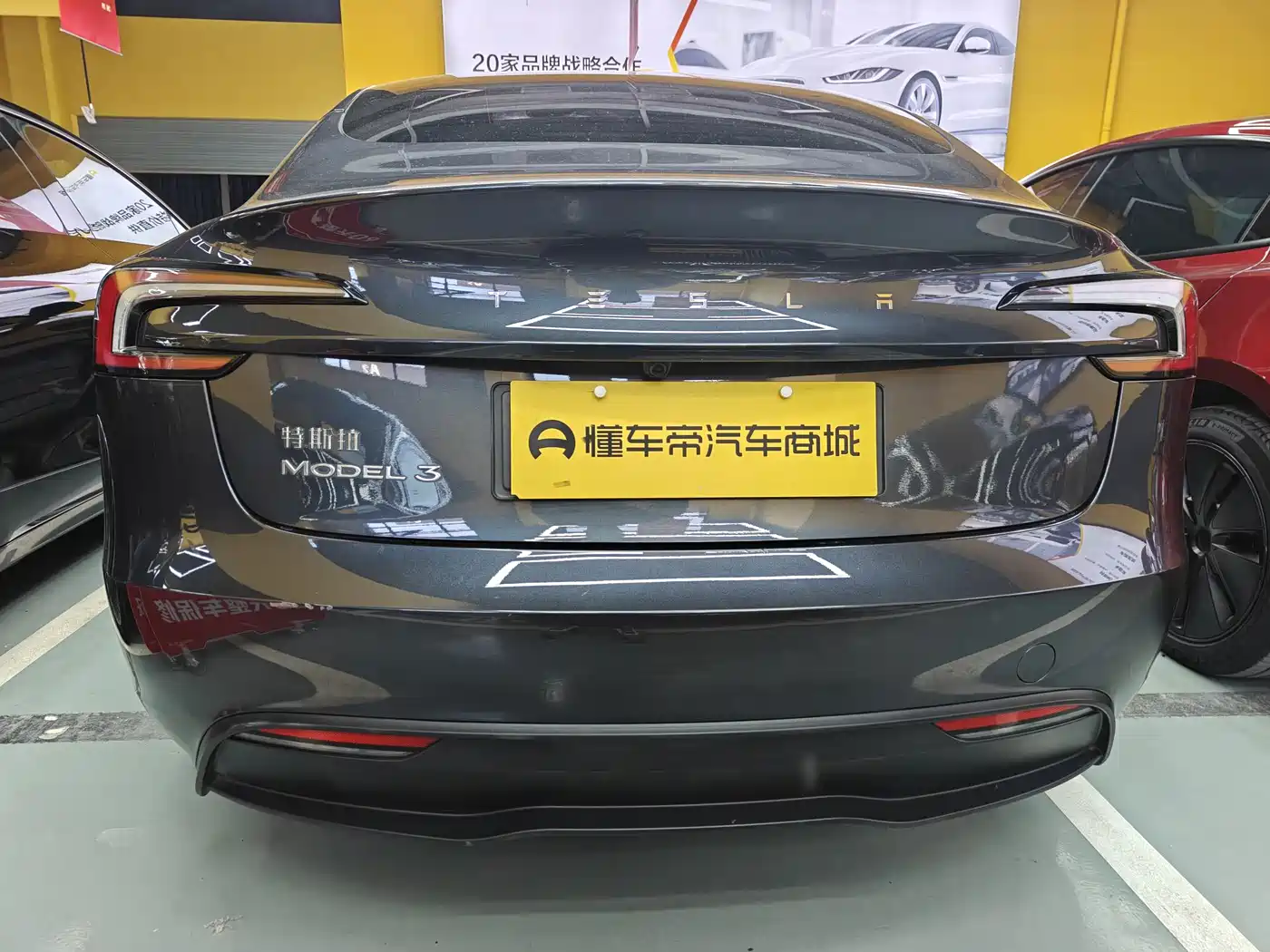 TESLA MODEL 3