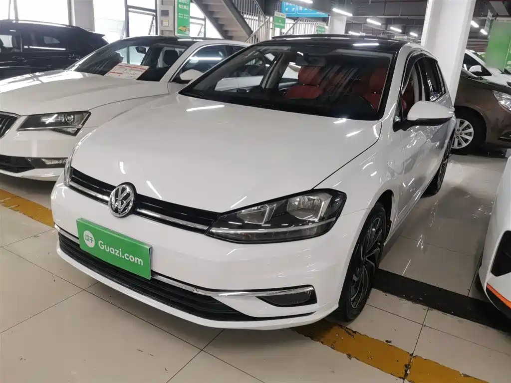 Volkswagen Golf 2020 200TSI DSG Comfort Progressive Edition фото 2