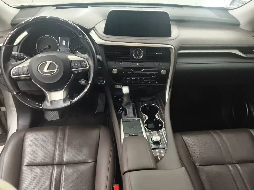 Фото 9 - Lexus RX