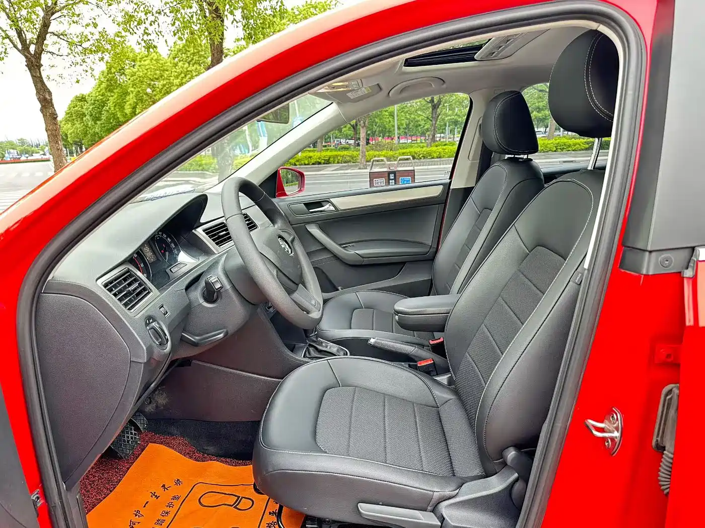 Škoda Skoda Rapid Spaceback 2016 Facelift 1.6L Automatic Innovation Edition фото 4