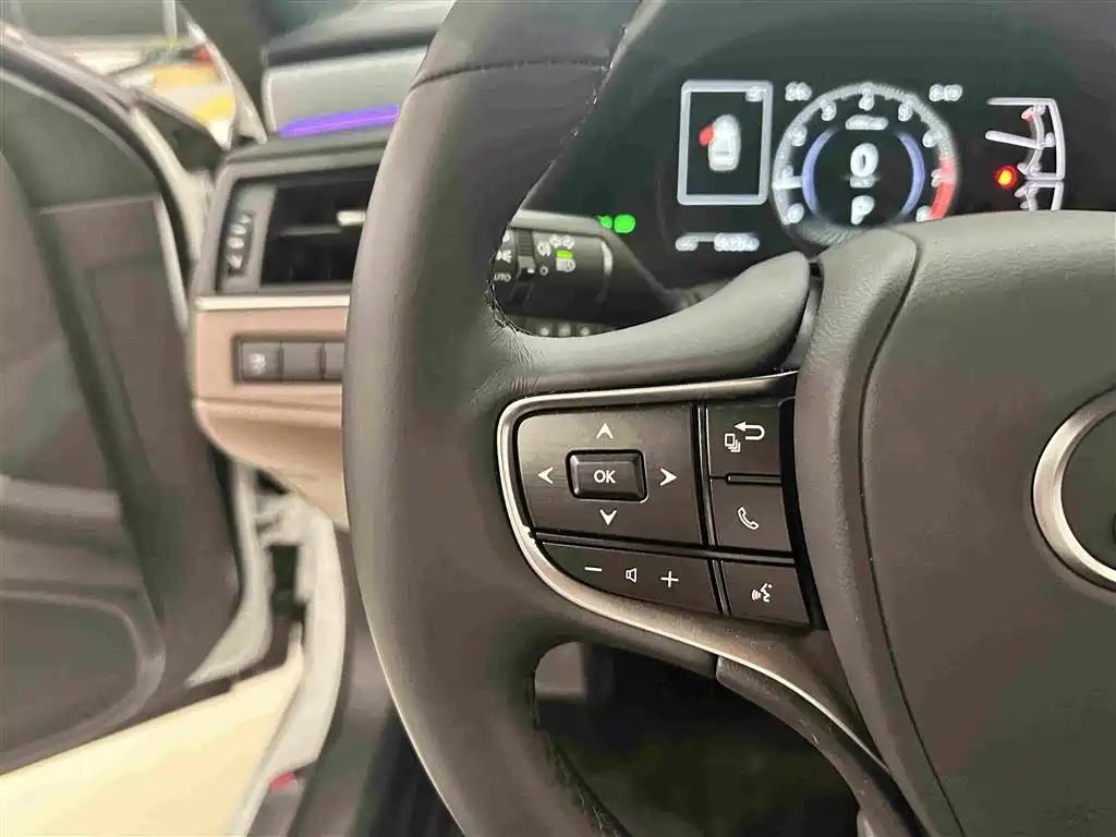 Lexus ES 2026 2025 200 Ultimate Edition
