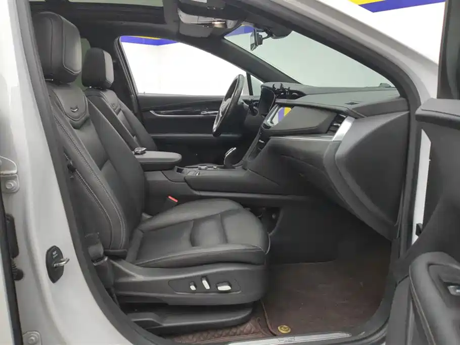 Cadillac XT5 2023 2.0T 2WD Fashion Edition фото 8