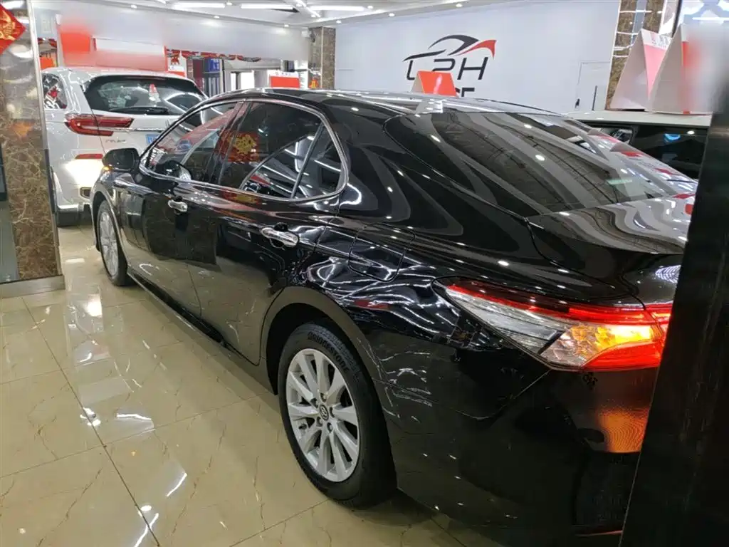 Toyota Camry 2018 2.0G Luxury Edition фото 5