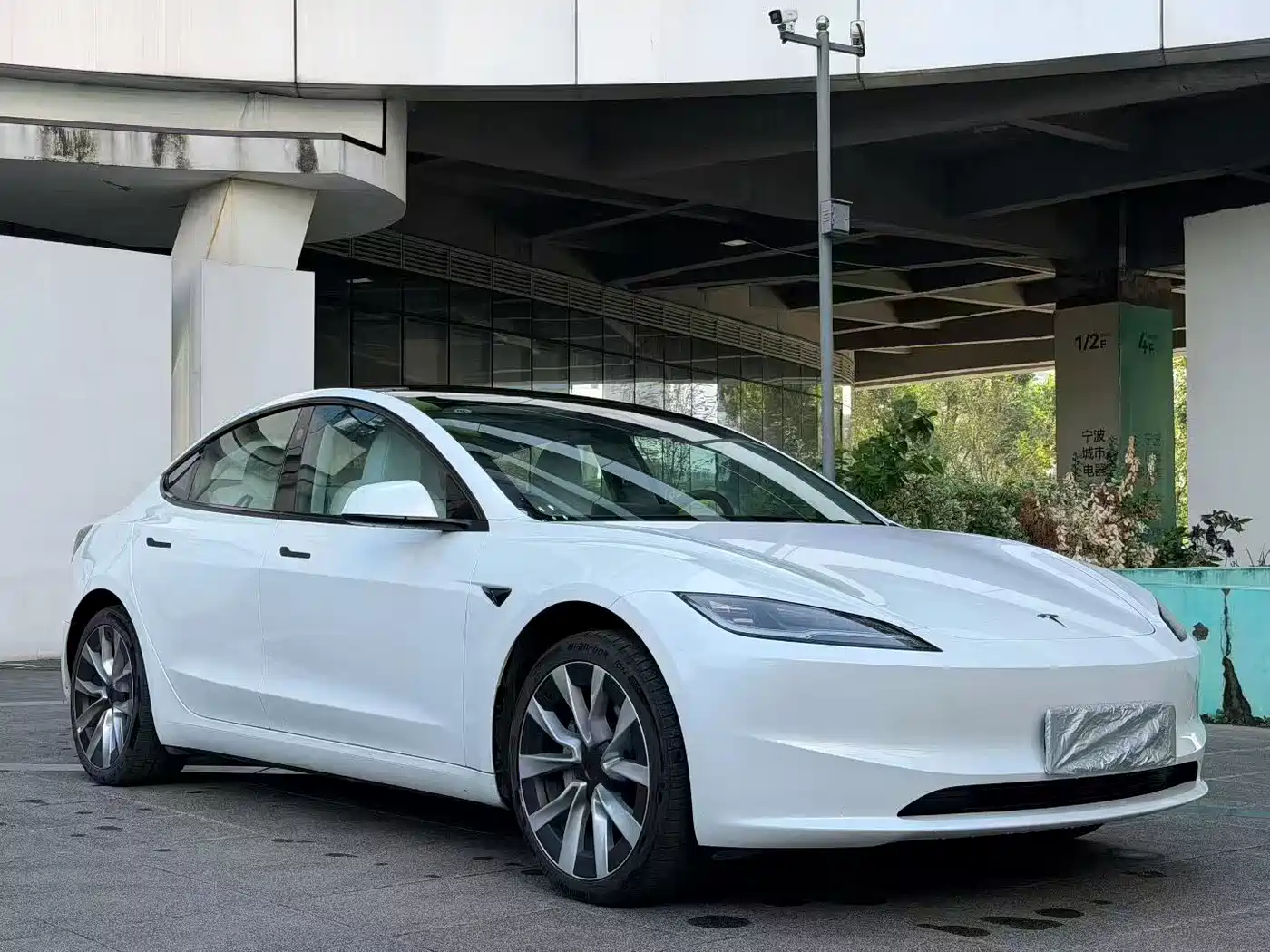 TESLA MODEL 3
