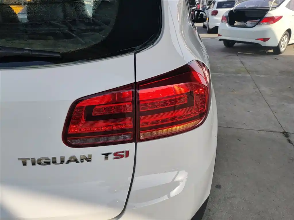 Volkswagen Tiguan 2015 1.8TSI Automatic 2WD Trendline фото 8