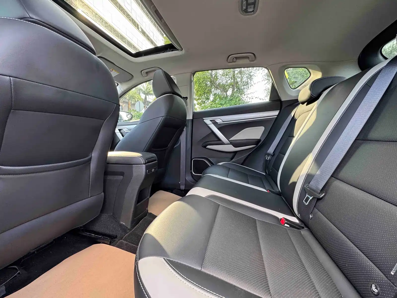 Фото 6 - Geely Coolray