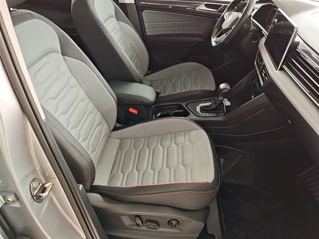 Volkswagen Tiguan L PHEV 2022 430PHEV Plug-in Hybrid Flagship Edition фото 25
