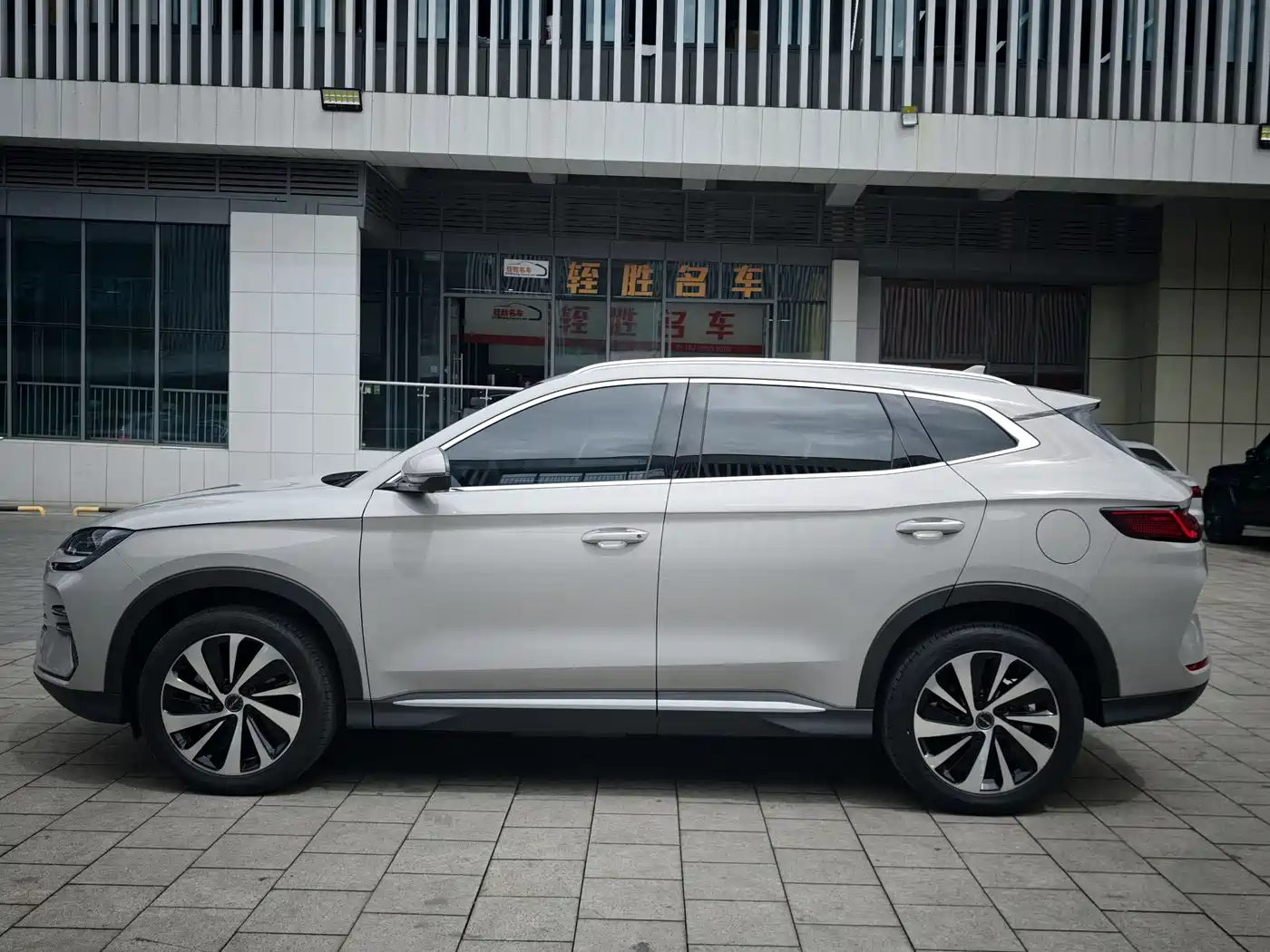 BYD Song PLUS PHEV 2024 Glory Edition DM-i 150km Flagship PLUS фото 3