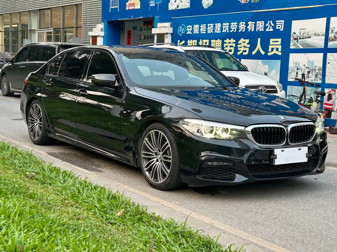 BMW 5 Series 2019 530Li Leading M Sport Package фото 3