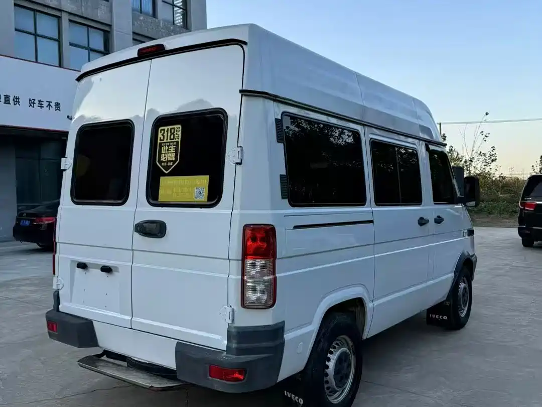 Iveco Daily 2017 2017 Model 2.5T A35 Bus 5-7 Seats 47Z5