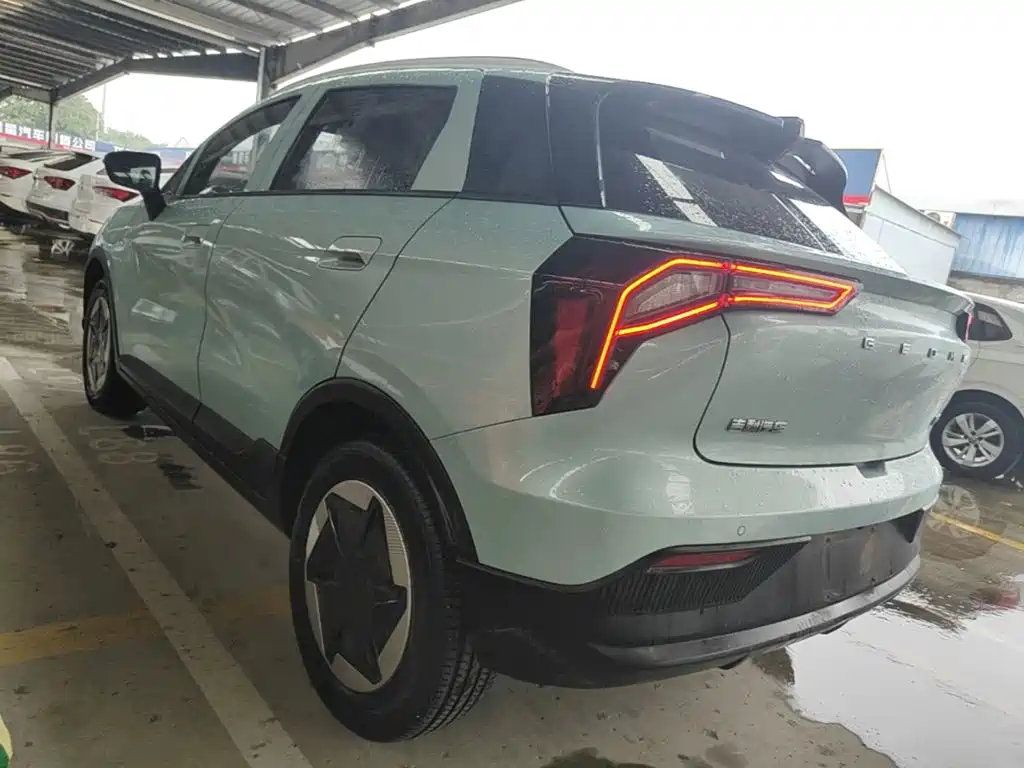 Фото 5 - Geely Geometry E Firefly