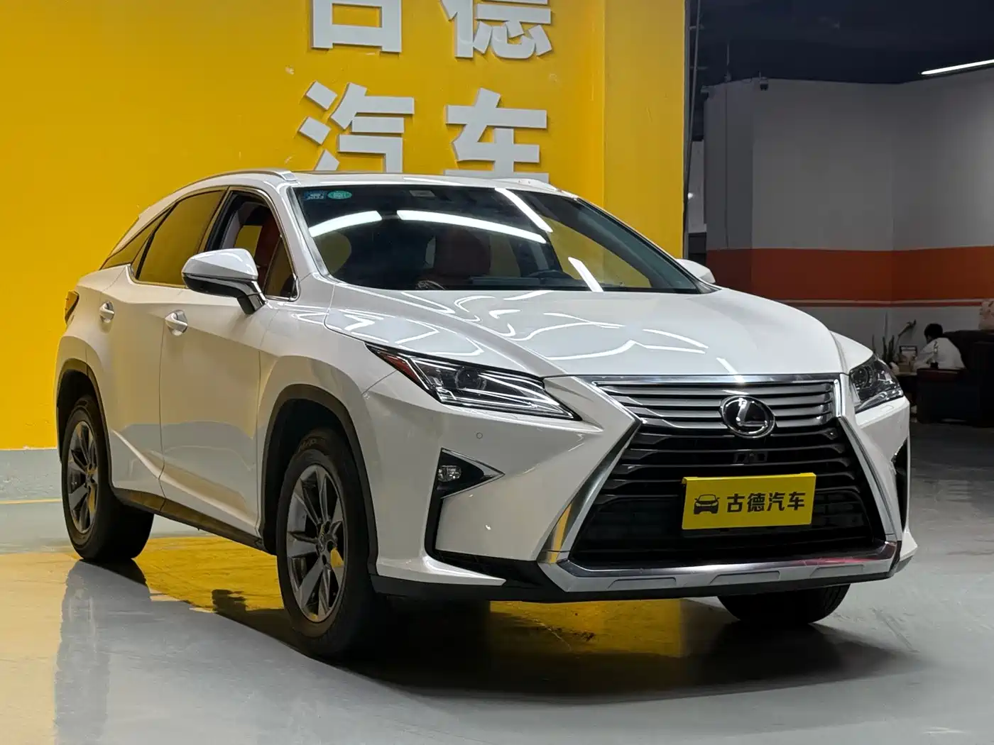 Фото 3 - Lexus RX