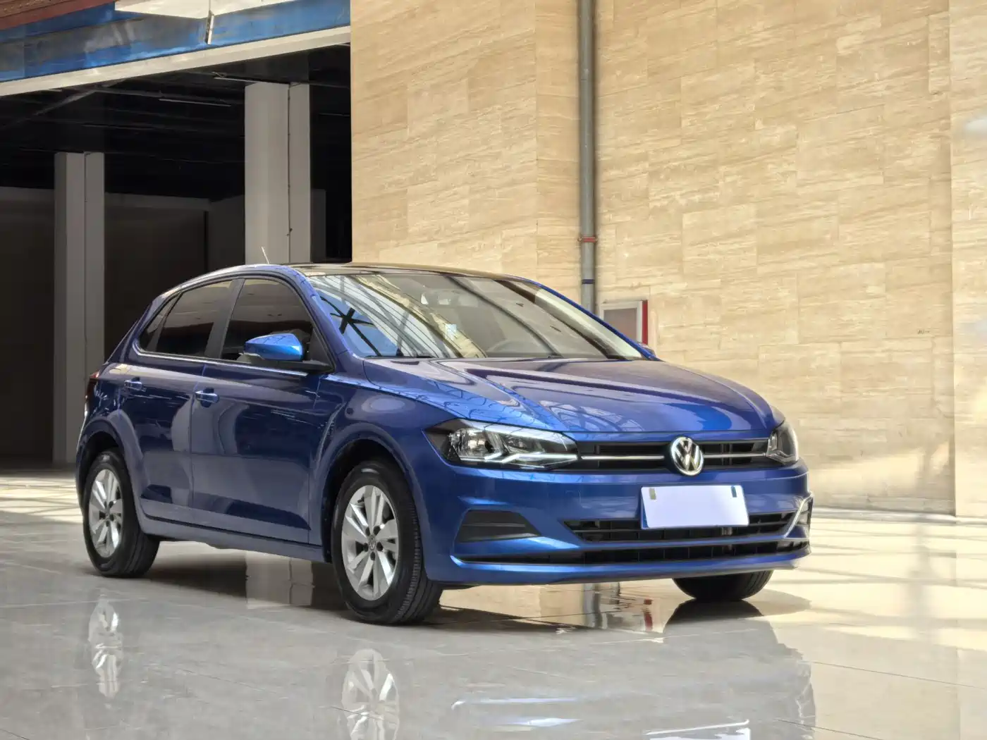 VOLKSWAGEN POLO