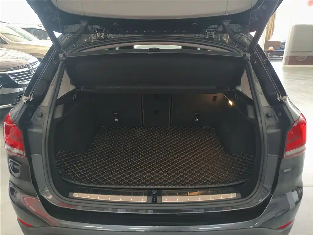 BMW X1 2022 sDrive25Li Leading фото 19