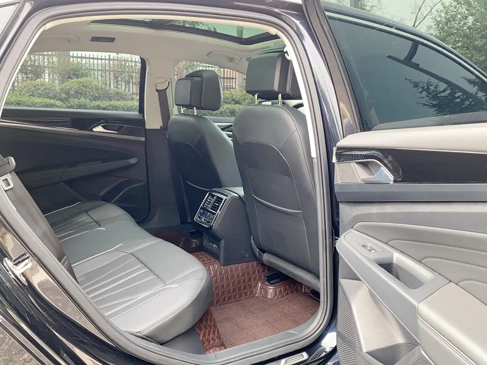 Фото 23 - Volkswagen Passat