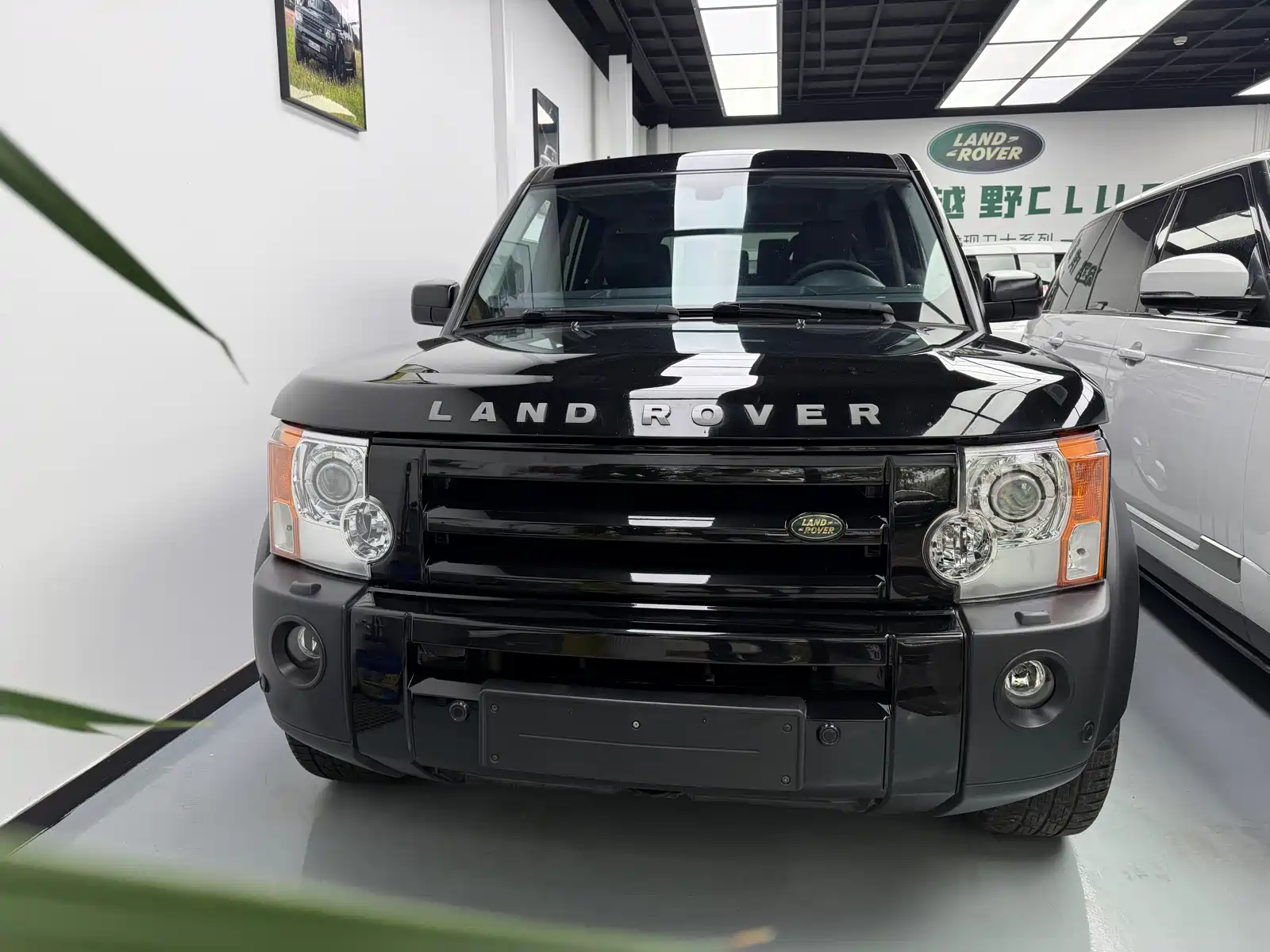 Photo 2 - Land Rover Discovery