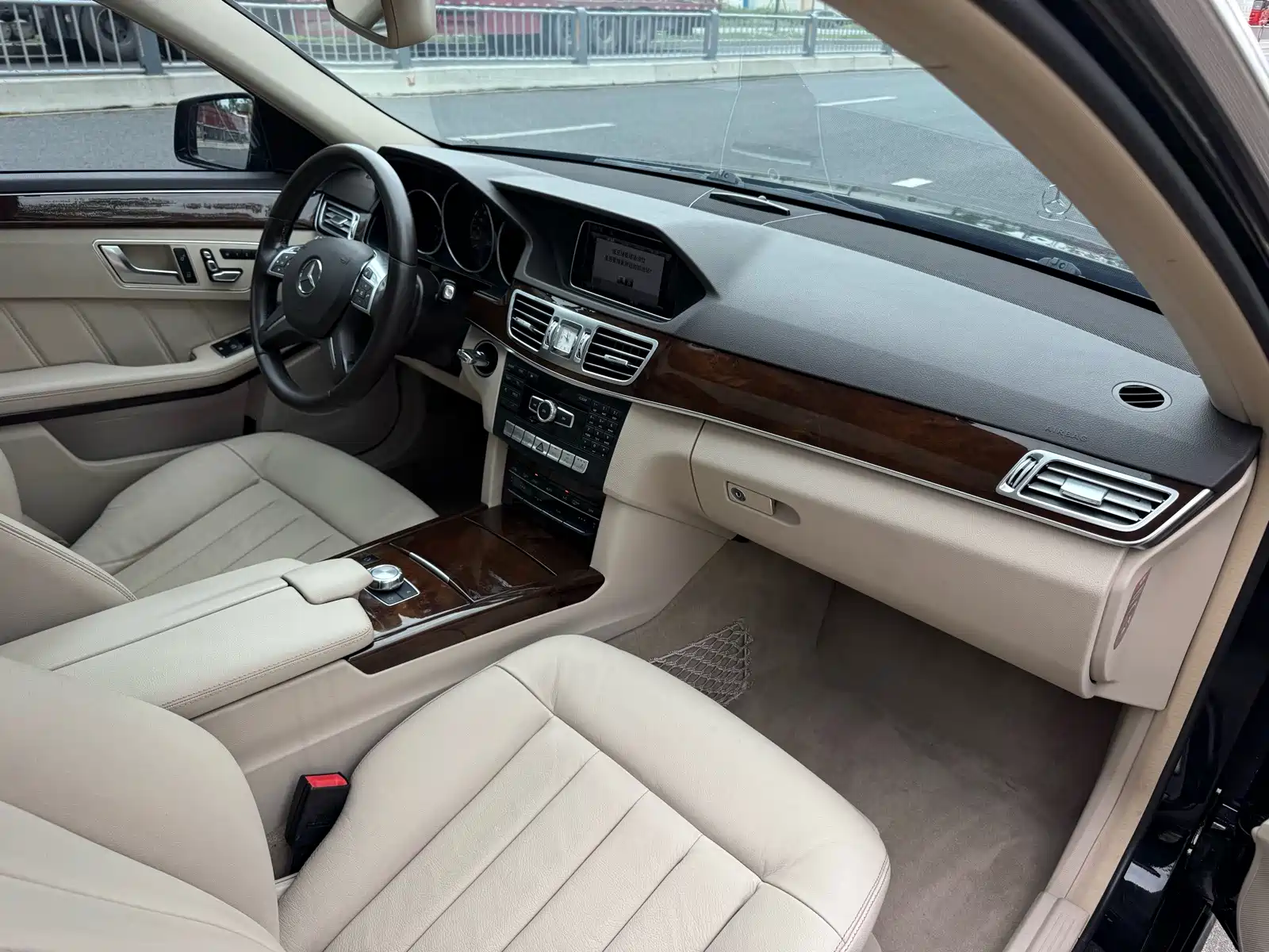 Фото 9 - Mercedes-Benz E-Class