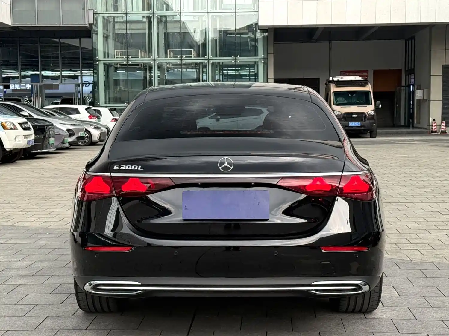 صورة 8 - Mercedes-Benz E-Class