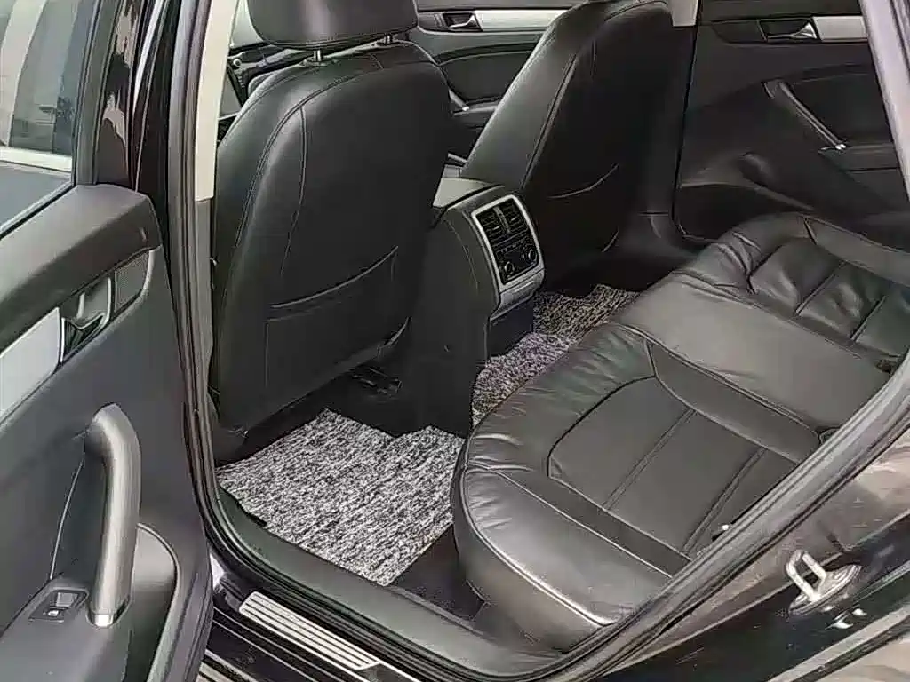 Photo 6 - Volkswagen Passat