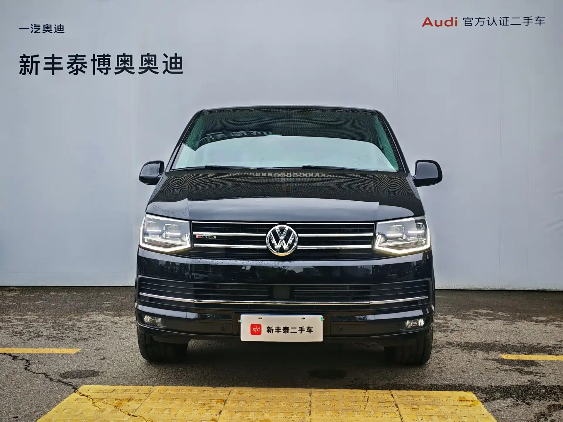 Фото 2 - Volkswagen Multivan