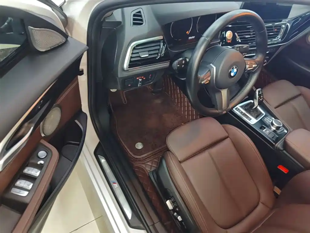 BMW 1 Series 2022 120i M Sport Shadow Edition фото 16