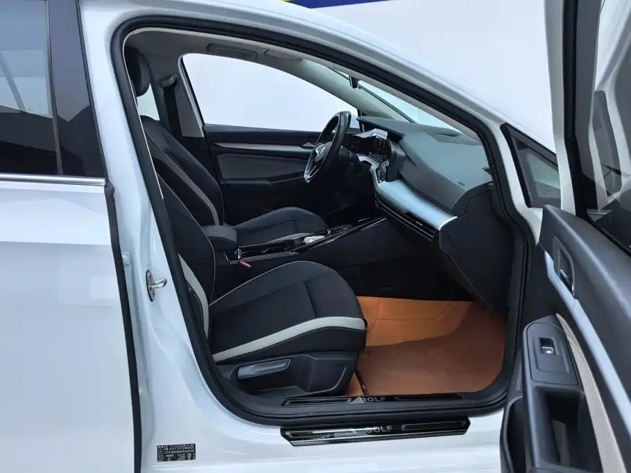 Фото 8 - Volkswagen Golf