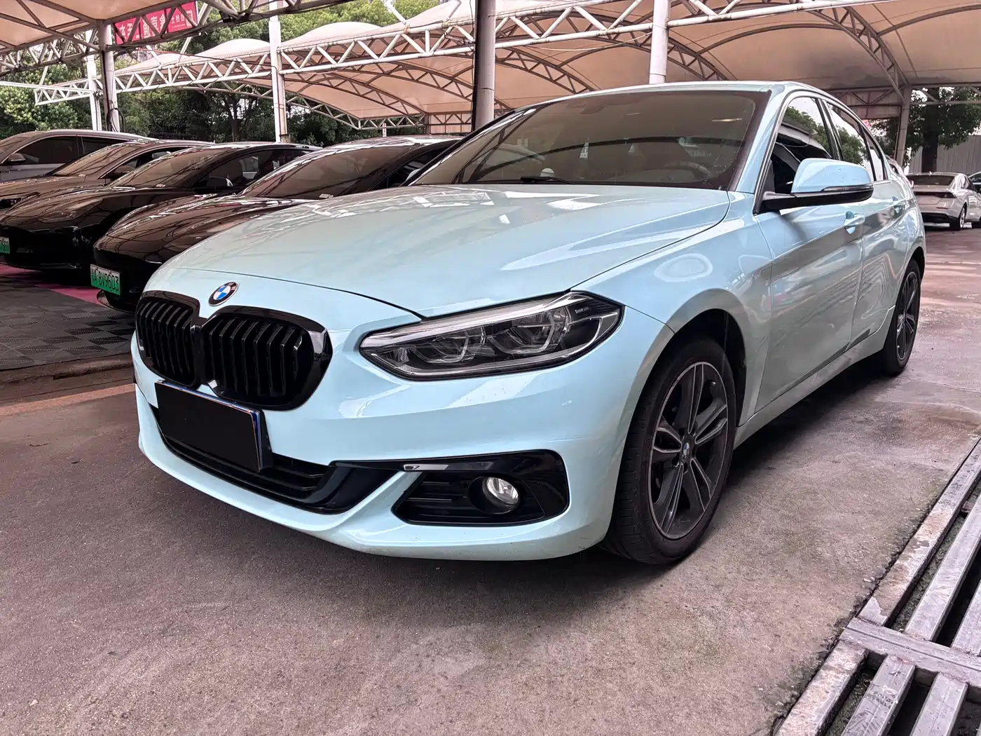 BMW 1 Series 2018 118i Sport Edition фото 2