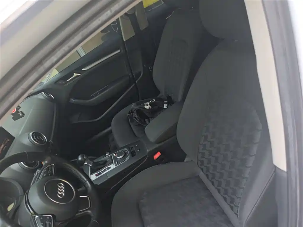Audi A3 2016 Sportback 35 TFSI Leadership фото 8