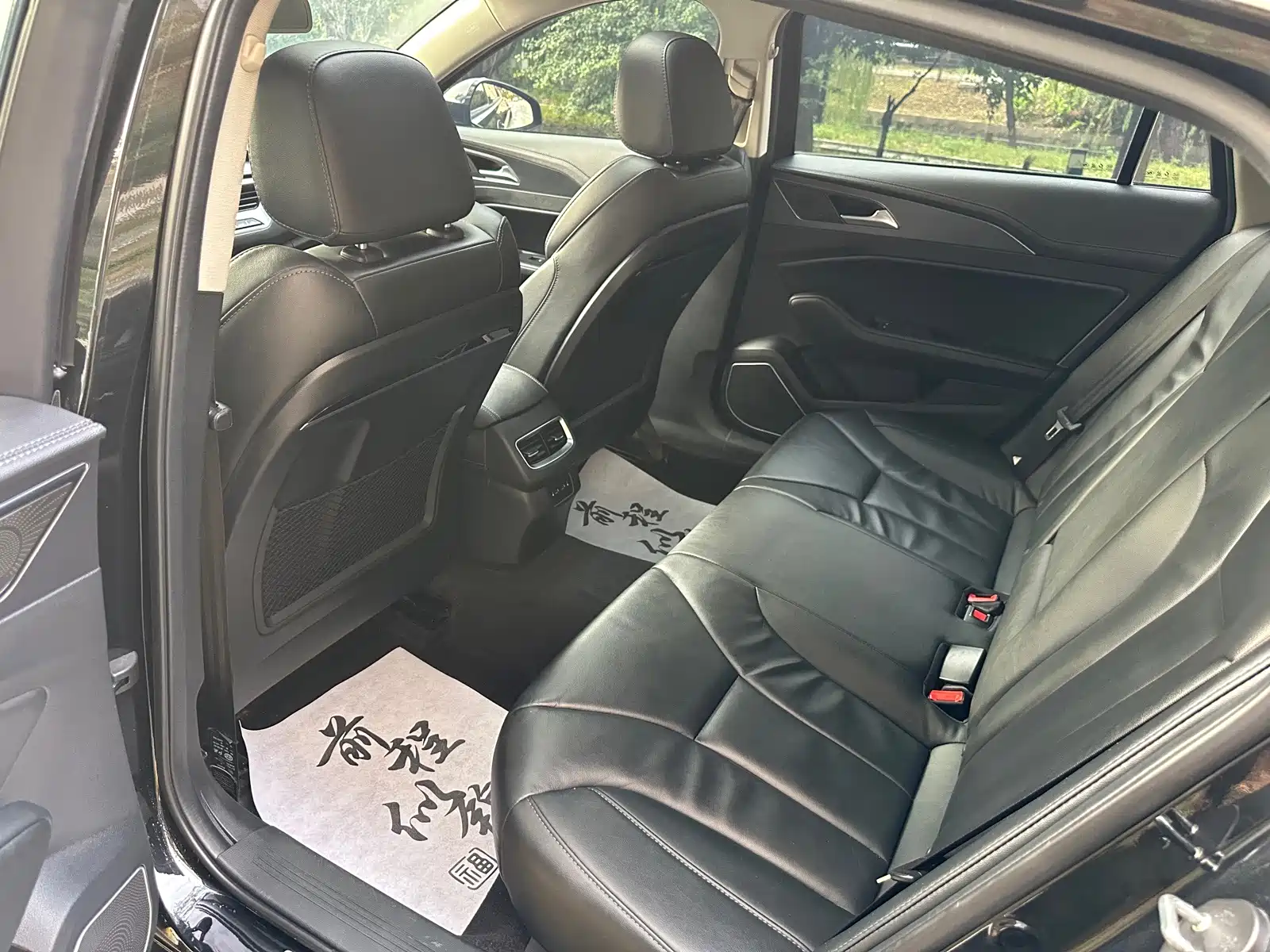 Фото 7 - Hongqi H5