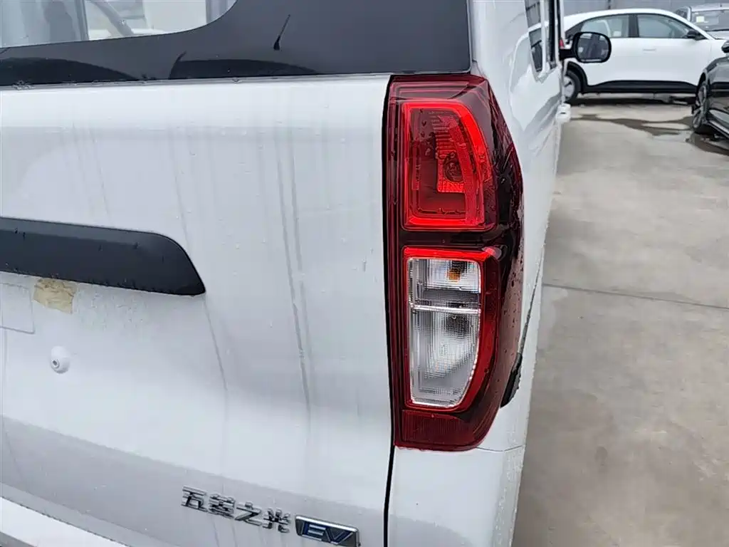 Wuling Motors Wuling Zhiguang NEV 2026 2025 Standard Version