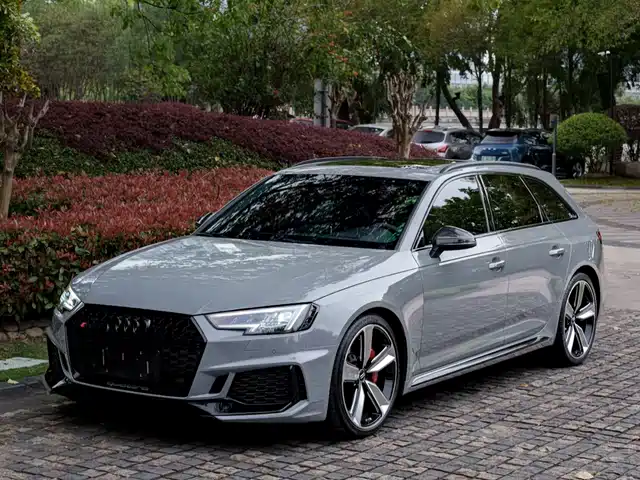 AUDI RS 4