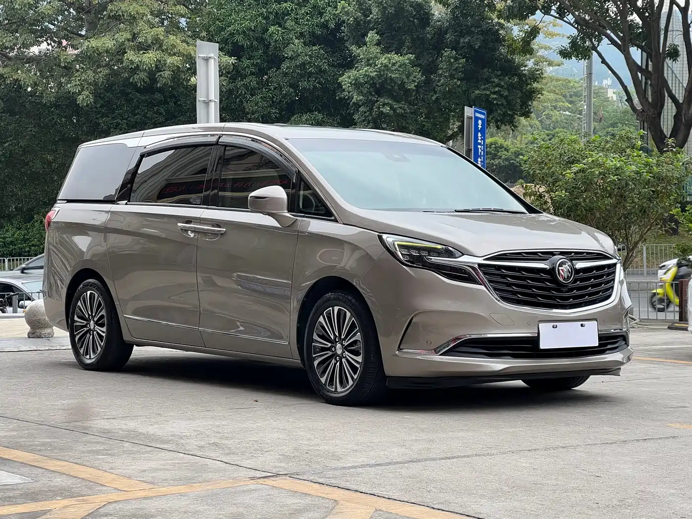Buick GL8 2022 ES Landmark 653T Flagship фото 3