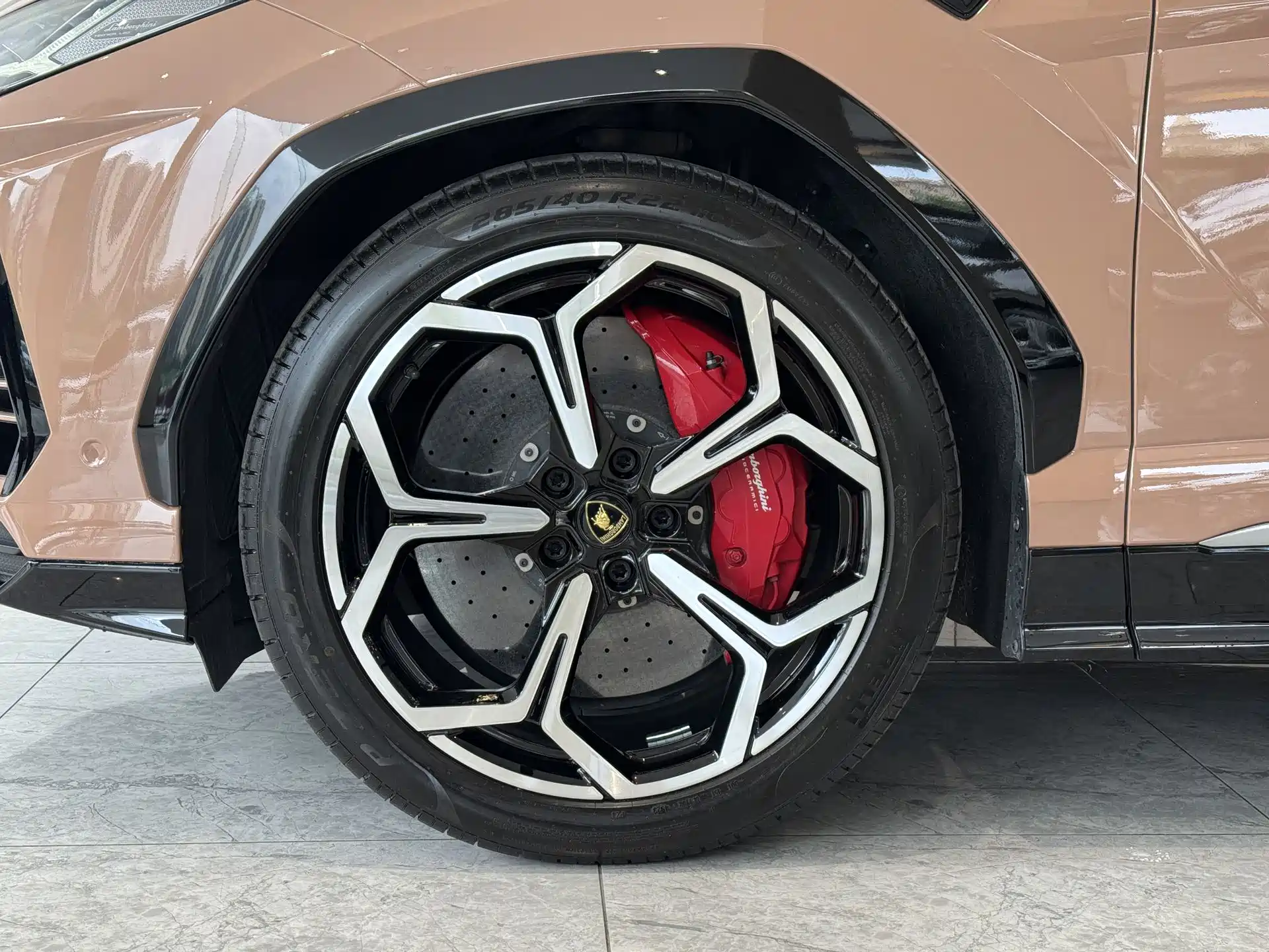 Фото 9 - Lamborghini Urus