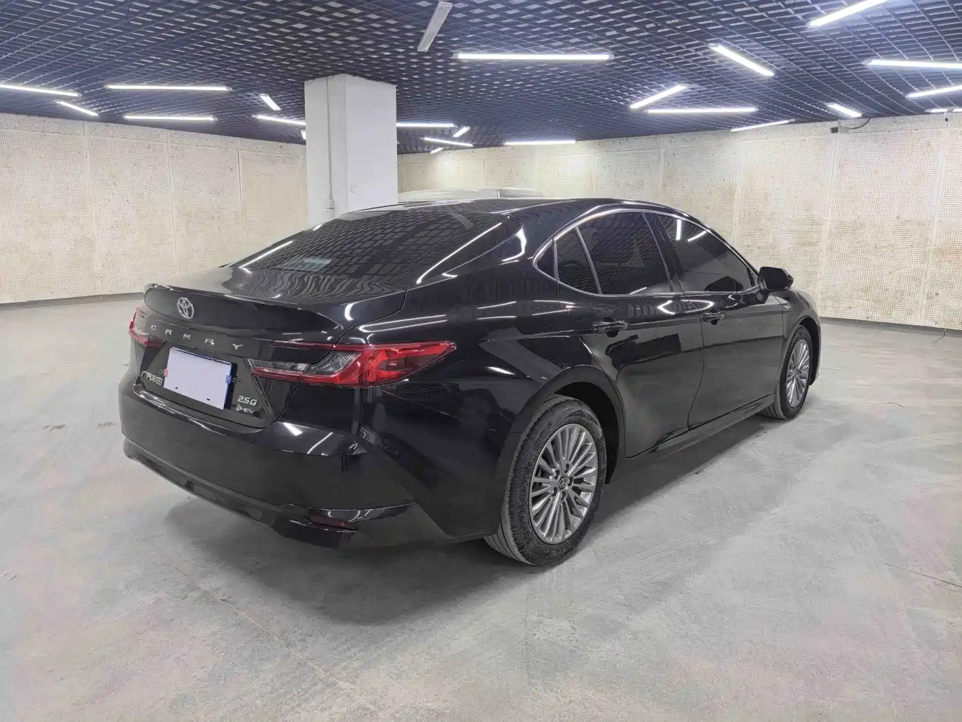 Фото 9 - Toyota Camry