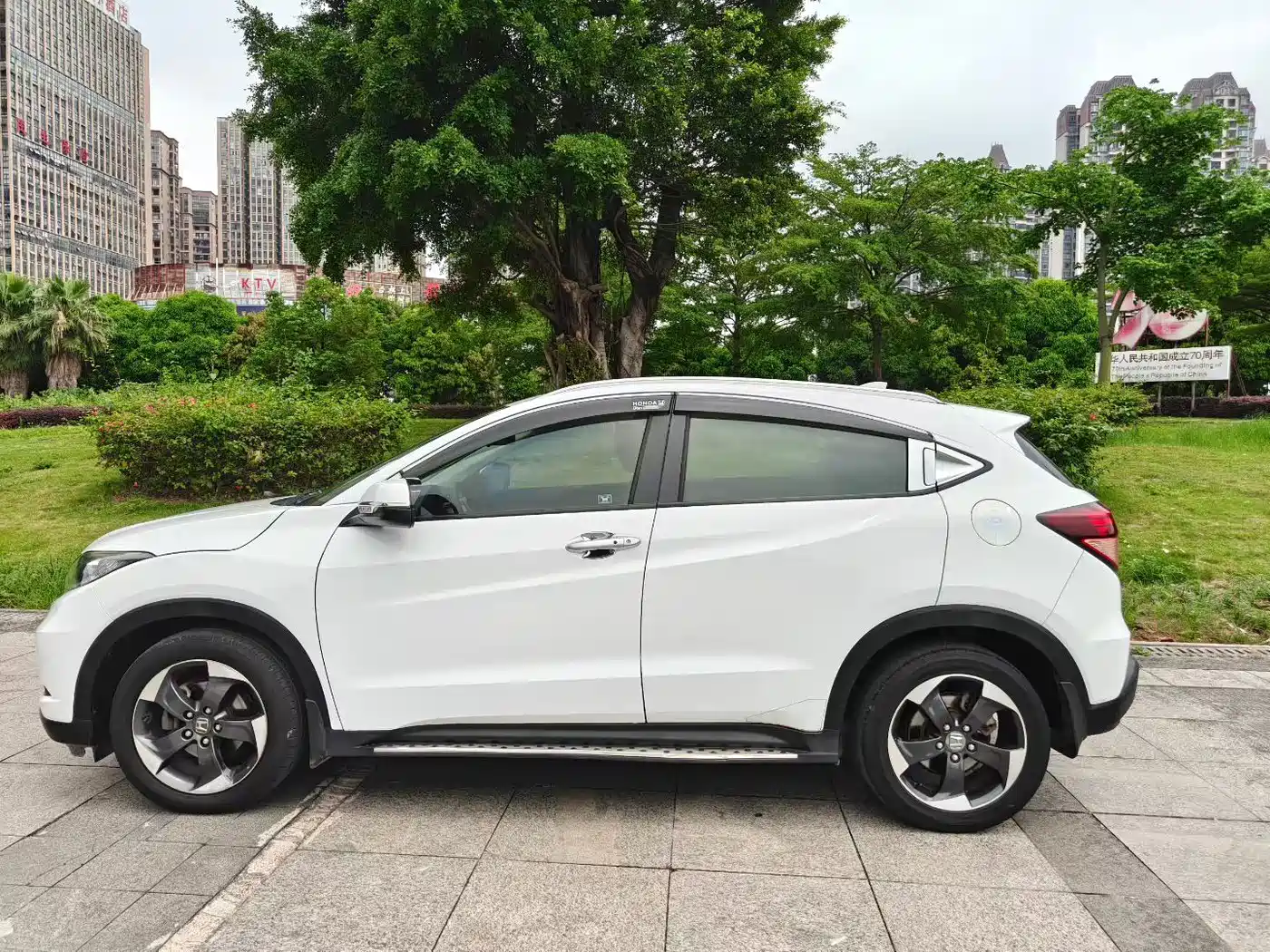 Honda Vezel 2015 2015 1.8L CVT FWD Luxury