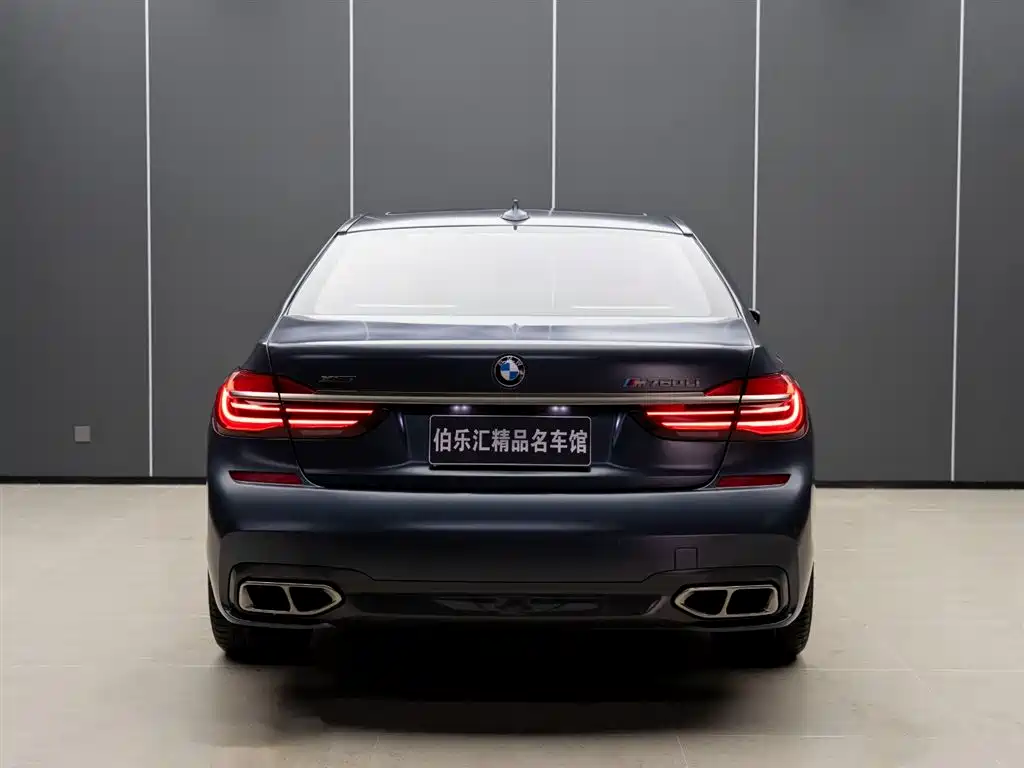 BMW 7 Series 2018 M760Li xDrive фото 6