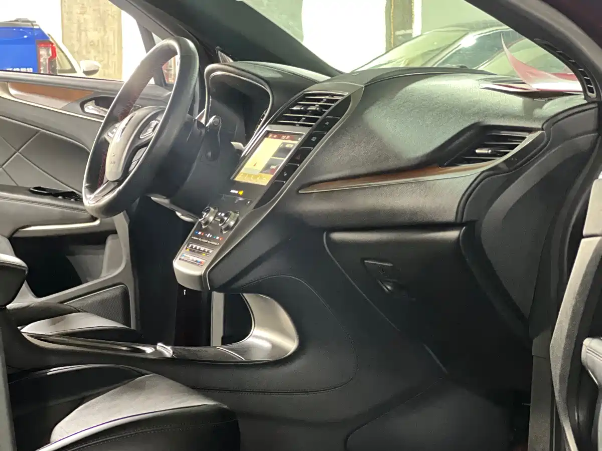 Фото 4 - Lincoln MKC
